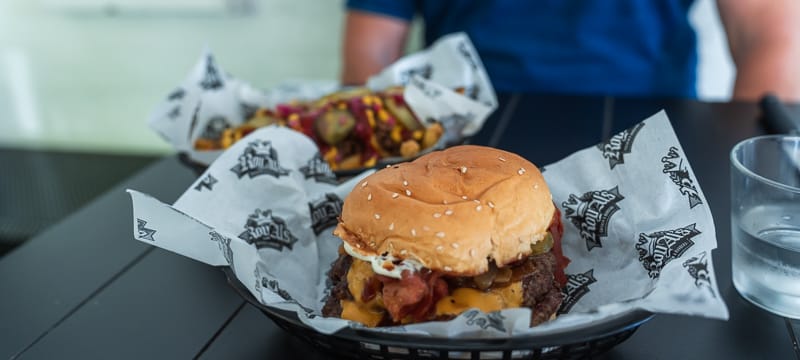 RoyAls Chicken + Burgers